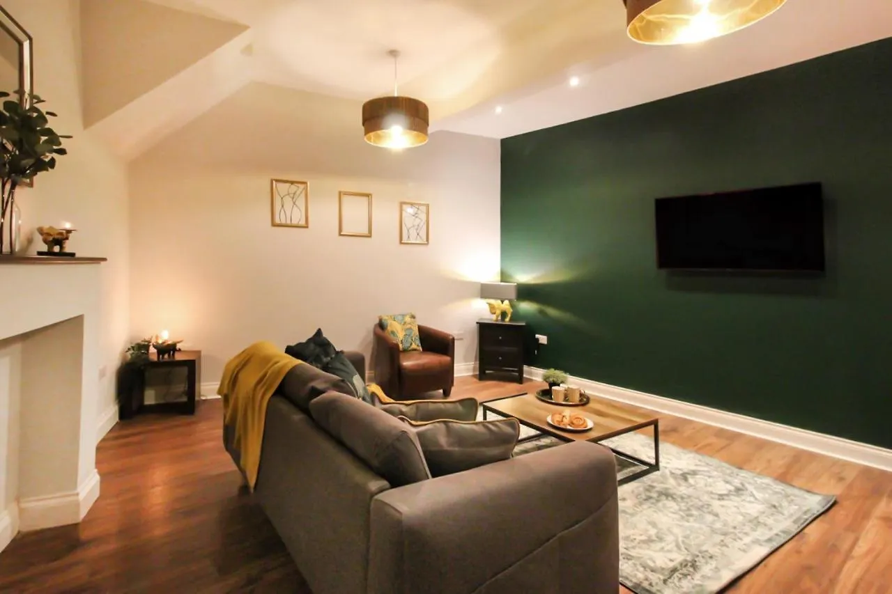 3 Bedroom City Centre Townhouse Nottingham 0*,