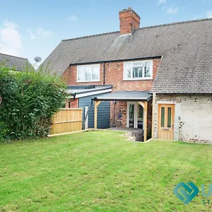 Airy 3 Bed House - Hot Tub - Near Castle, Qmc - City Centre & Trent Bridge Nottingham